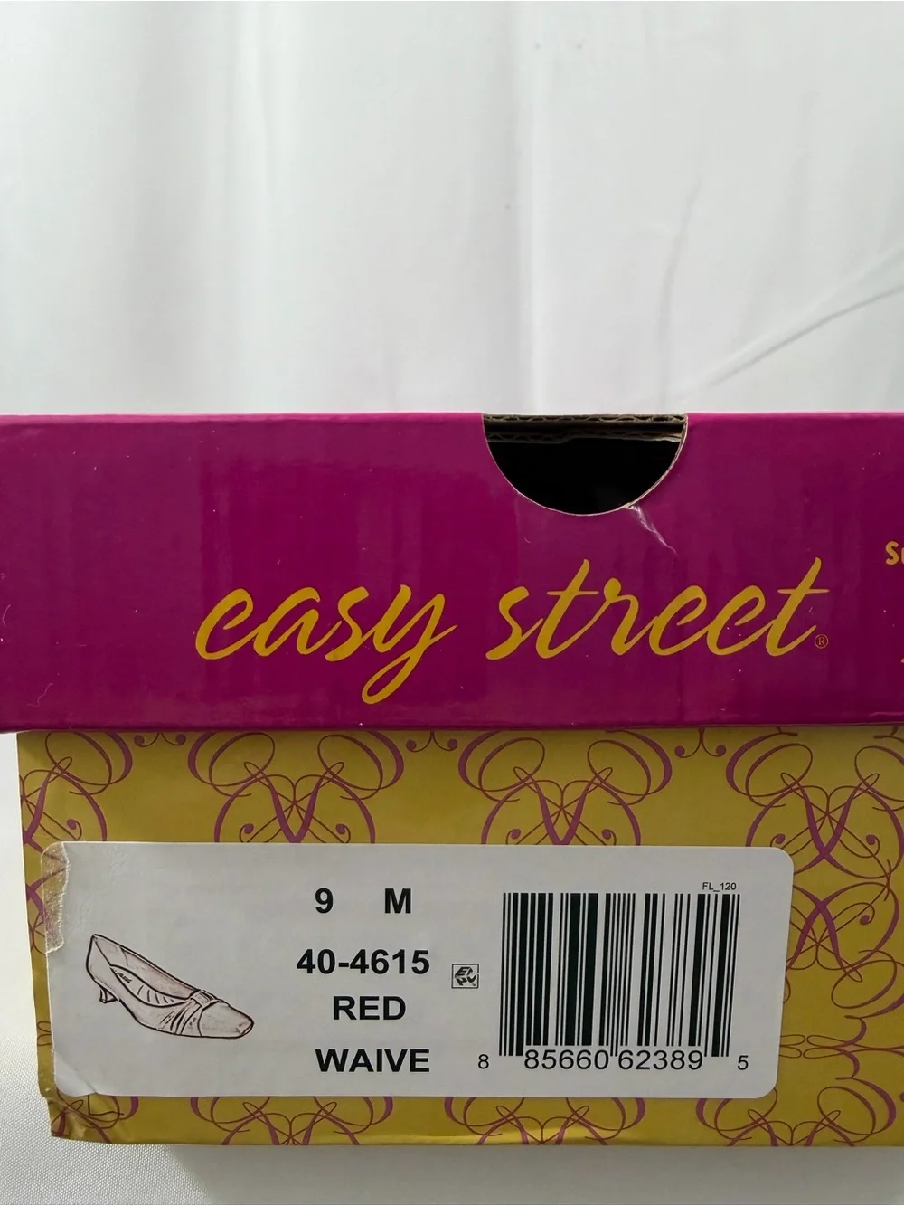 NWT Easy Street Women's Size 9 Classic Red Mid-Heel Pumps